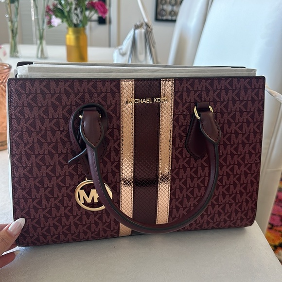 BRAND NEW MICHAEL KORS BAG! Rose gold stripe on front! Burgundy colors! - Picture 17 of 17